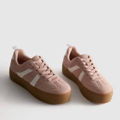 Scarpe Pink suede Primark white stripes, come riportato da Leonardo Hotel Amsterdam Rembrandtpark utilizzando iLost