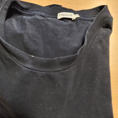 Tshirt Black, as reported by The Dominican using iLost