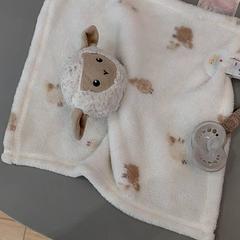 Peluche pulseira & Chupeta, como reportado por IKEA Nantes utilizando o iLost