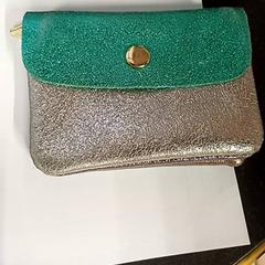 Carteira O.L, como reportado por IKEA Lille utilizando o iLost