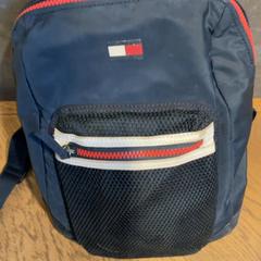 Bossa Tommy Hilfiger klein, segons ha informat Designer Outlet Roosendaal mitjançant iLost