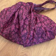 Táska Paars, amint azt GVB az iLost segítségével jelentette.