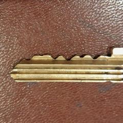 Clef métal, come riportato da TCL utilizzando iLost