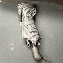 Deštník Zwart, jak nahlášeno Qbuzz GD Groningen Peizerweg pomocí iLost