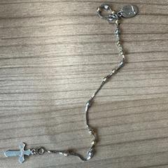 Eskumuturrekoa zilver kruis gele steentjes, gisa salatu by ACTA iLost erabiliz