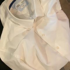 Camicia, come riportato da MEININGER Hotel Paris Porte de Vincennes utilizzando iLost