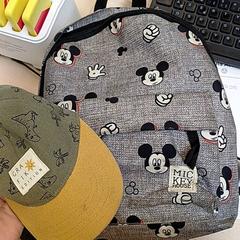 Mochila & Cap Grise imprimé Mickey, segundo informou IKEA Paris - Evry usando iLost