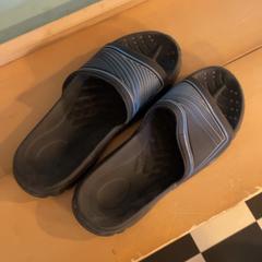 Sandály, jak nahlášeno Familie Resort Molenwaard pomocí iLost