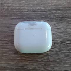 Puzdro na airpods, ako bolo nahlásené EBS Tramplein pomocou iLost