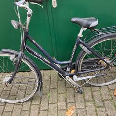 Fiets Gazelle dames Blauw station Ermelo 31-10-25, amint azt az iLostnak jelentették.