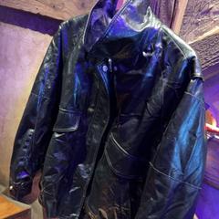 Dzseki Black, amint azt Club Nyx/Exit Café az iLost segítségével jelentette.