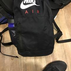 حقائب حمل وحقائب اليد، كما تم الإبلاغ عنه بواسطة U-OV Utrecht عبر iLost