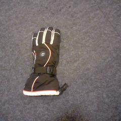 Glove, as reported by SnowWorld Landgraaf using iLost