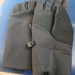 Zwarte handschoenen, som rapportert til iLost