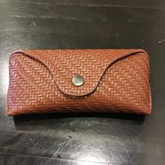 Glasses case with glasses, as reported by Qbuzz U-OV using iLost