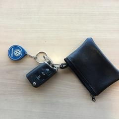 Autosleutel aan leder portomoneetje, segons s'ha informat a iLost