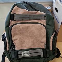 Rucksack licht bruin en donker groen, kangourou, gemeldet von Regio Antwerpen - Brussel über iLost