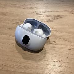 AirPod-ak, gisa salatu by Poppodium 013 iLost erabiliz