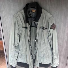 ジャケット がiLostで Hotel Apeldoorn によって報告されました