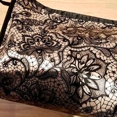 Toaletná taška, ako bolo nahlásené Beekse Bergen Resorts en Hotel pomocou iLost