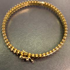 Bracelet, a été signalé par Eindhoven Airport utilisant iLost