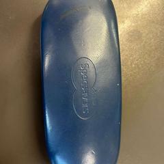 안경이 있는 안경 케이스 specsavers, iLost를 사용하여 Gebo Tours에 보고됨