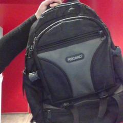 Plecak black, zgłoszono przez MEININGER Hotel Roma Termini przy użyciu iLost