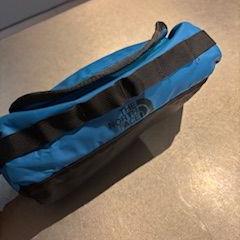 Toilet bag bleu, as reported by MEININGER Hotel Lyon Centre Berthelot using iLost