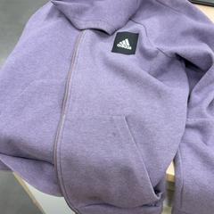 Vellón Adidas, ha sido reportado por IKEA Eindhoven con iLost