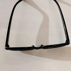 眼鏡 - Zonnebril Zwart がiLostで Centraal magazijn によって報告されました