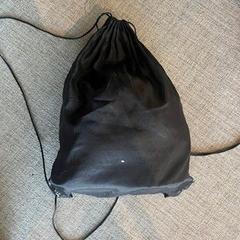 حقائب الظهر والحقائب النهارية Zwart، كما تم الإبلاغ عنه بواسطة Regio West-Vlaanderen عبر iLost