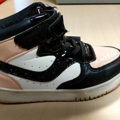 Oblečenie - Kinderschoentje, ako bolo nahlásené Regio Oost-Vlaanderen pomocou iLost