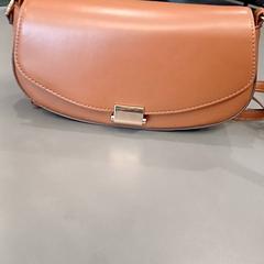 핸드백 Bruin, iLost를 사용하여 Qbuzz GD Groningen HS에 보고됨