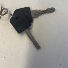 Chave, como reportado por De Helden van Oranje & Kingsland Festival utilizando o iLost