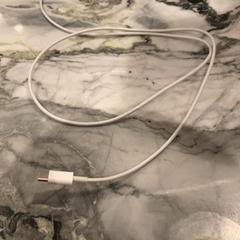 الشاحن، كما تم الإبلاغ عنه بواسطة Van der Valk Hotel Heerlen عبر iLost