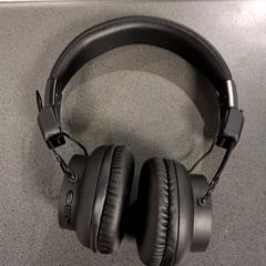 Fejhallgató Zwart, amint azt Breng Nijmegen az iLost segítségével jelentette.