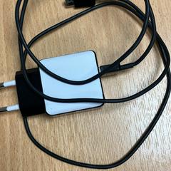 充電器 がiLostで Sheraton Brussels Airport Hotel によって報告されました