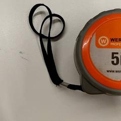 Fita métrica gris et orange, como reportado por IKEA Clermont Ferrand utilizando o iLost
