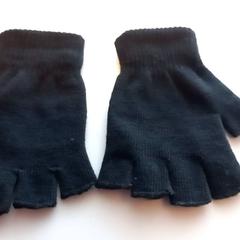 Gloves, as reported by Arriva Limburg Noord using iLost