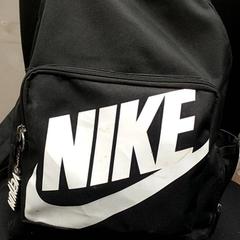 Batoh Nike zwart, jak nahlášeno Centraal magazijn pomocí iLost