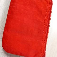 Peněženka Ngatshe, jak nahlášeno Centraal magazijn pomocí iLost