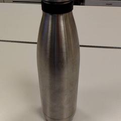 Botella de auga, segundo informou Vrije Universiteit Amsterdam usando iLost