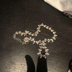 Collana, come riportato da Van der Valk Hotel Amsterdam-Amstel utilizzando iLost