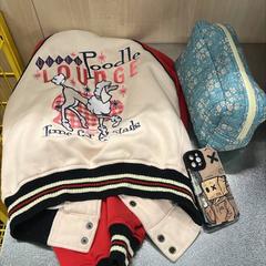 Dzseki +bag+mobiletui, amint azt IKEA Slependen az iLost segítségével jelentette.