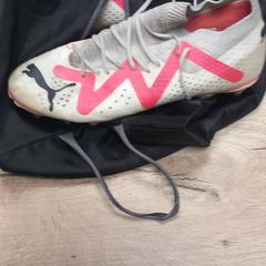 Tasje met voetbalschoenen met voetbal schoenen, come riportato da Pouw Vervoer utilizzando iLost