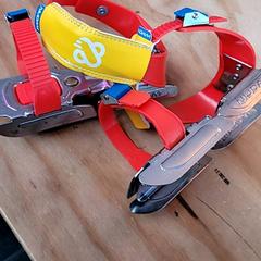 Patins de gel Glij ijzers rood, segons ha informat Schaatsbaan Rotterdam mitjançant iLost