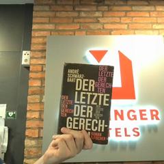 Livre "Fontane Romane", "Der Letzte der Gerechten", a été signalé par MEININGER Hotel Hamburg City Center utilisant iLost