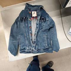 Džínová bunda & Dětská bunda en jean, jak nahlášeno IKEA Nantes pomocí iLost
