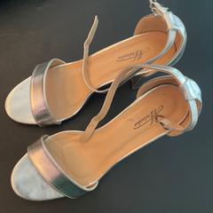 Hakken, rapporterat av Panama Amsterdam med iLost