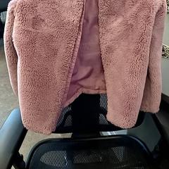 Chaqueta infantil Roze, segundo informou Qbuzz GD Groningen HS usando iLost